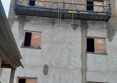 rentalcom-Alem-do-Chao-Navegando-Pelos-Andaimes-Suspensos