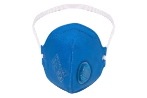  RENTALCOM-05-2025-SEM03-POST03-Trabalhador-da-construcao-civil-com-EPI-completo-—-mascara-oculos-e-capacete-—-representando-a-prevencao-de-alergias-ocupacionais-na-obra-mascara